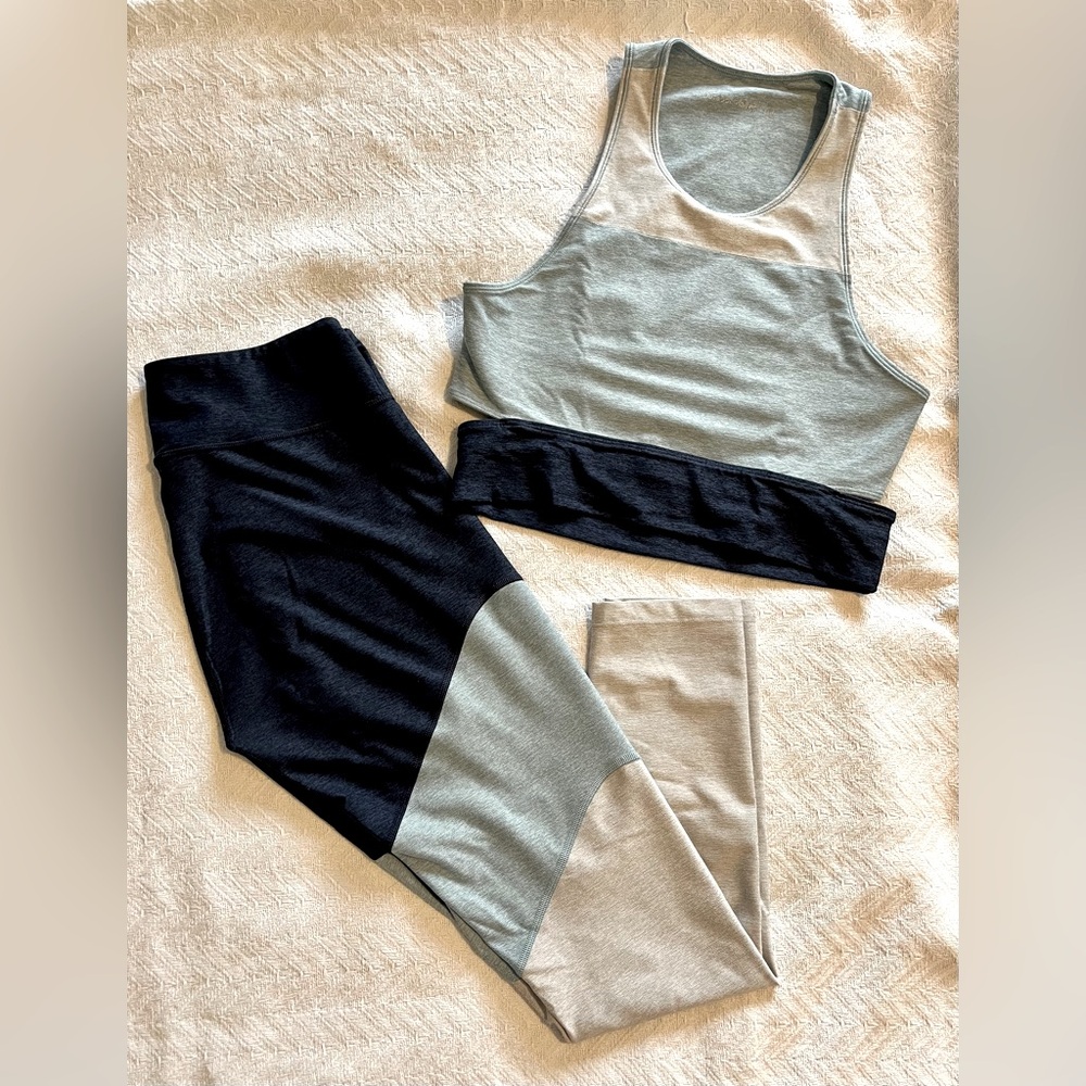 OUTDOOR VOICES

PRE-OWNED | SET of Tank top & Leggings